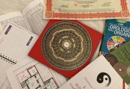 Collection of manuals and texts used in Raffaela Marescalco's study path for becoming a professional Feng Shui cosnultant.
