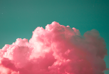 The beautiful pink and blue colors of a cloud in the sky. Raffaela Marescalco will guide you through these colors.