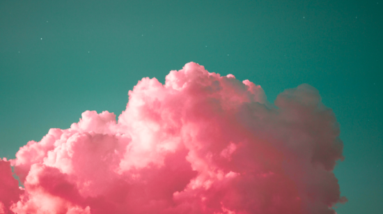 The beautiful pink and blue colors of a cloud in the sky. Raffaela Marescalco will guide you through these colors.